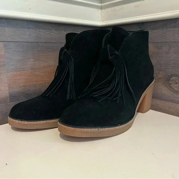 UGG Corin Heeled Suede Ankle Fringe Heeled Bootie Zipper Back 7.5 - Picture 3 of 8